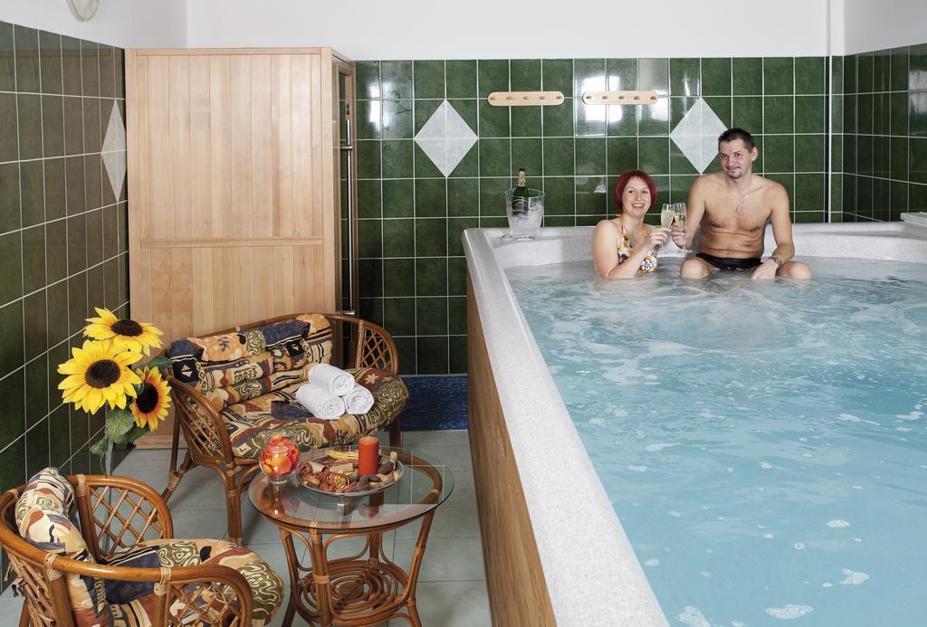 Wellness Hotel Marlin Nová Pec Extérieur photo